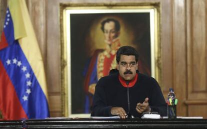 Nicolas Maduro se dirige a sus diputados en el palacio de Miraflores.