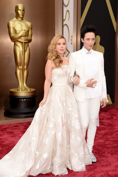 Los patinadores Tara Lipinski y Johnny Weir han optado por un look más propio de dos príncipes el día de su boda que de la gala de los Oscar.