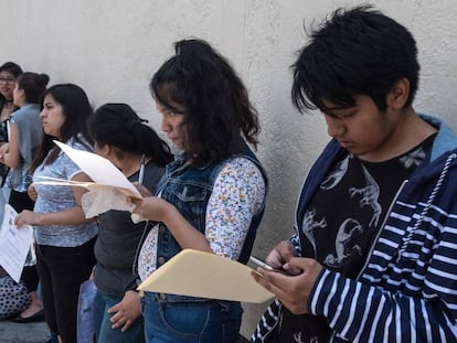 Estudiantes preparan un examen en la UNAM (México). 