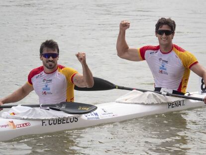 Paco Cubelos e Íñigo Peña celebran la plata en el K2-1000.