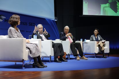 Desde la izquierda, la redactora jefa de Internacional de EL PAÍS, Lucía Abellán; Shlomo Ben Ami, exministro de Asuntos Exteriores de Israel; José Manuel García-Margallo, exministro de Asuntos Exteriores y Cooperación de España y Luz Gómez García, catedrática de Estudios Árabes e Islámicos de la UAM, en el World in Progress Barcelona.