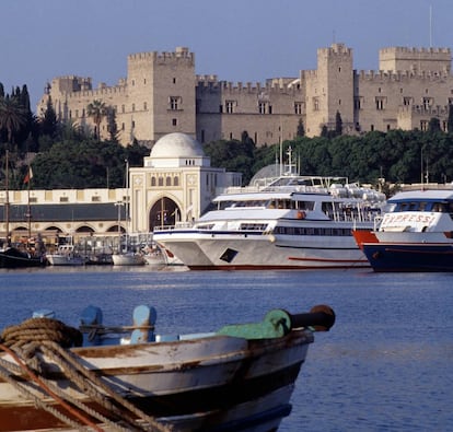 El puerto de Rodas capital.