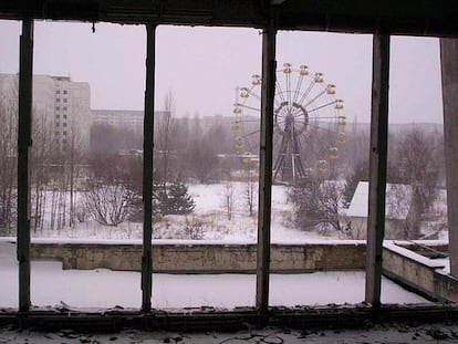 Vista desde el interior de un edificio arrasado tras el accidente nuclear de Chernóbil.