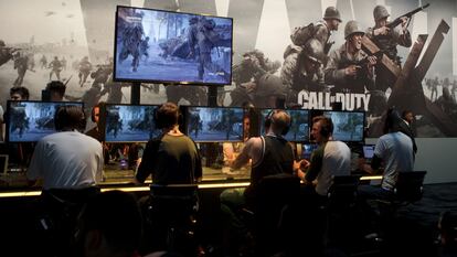 Jugadores de Call of Duty, en la E3 Electronic Entertainment Expo, en Los Ángeles (California, EE UU).