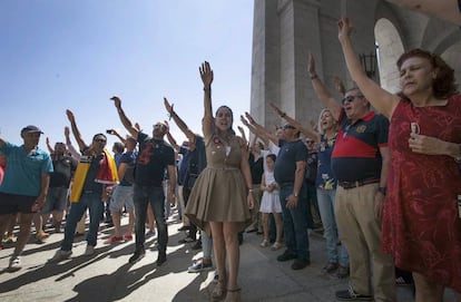 Franco supporters demonstrating at the Valley of the Fallen.