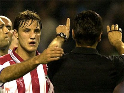 Carlos Gurpegui, en un partido del Athletic.