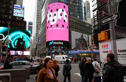 Logo de Lyft en las oficinas del Nasdaq en la plaza neoyorquina de Times Square.