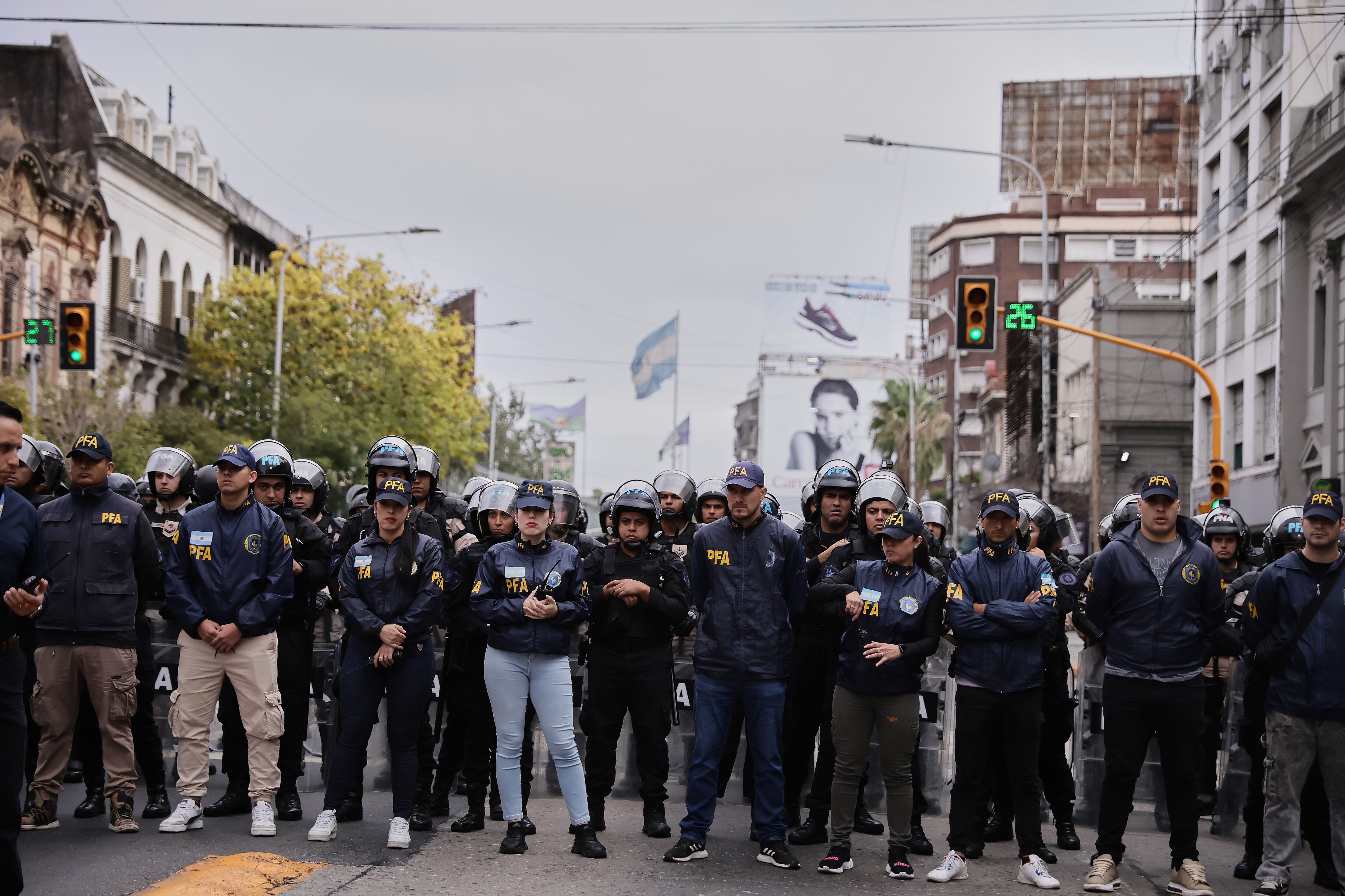 Milei limita por decreto el derecho a huelga en Argentina