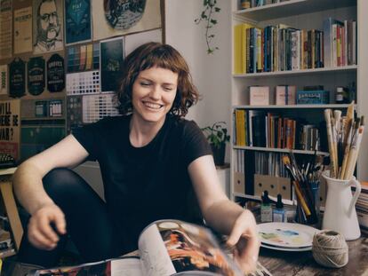 Annie Atkins, diseñadora gráfica y autora de 'Fake love letters'