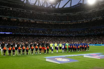 Los jugadores del Real Madrid y el Chelsea, momentos antes del partido.