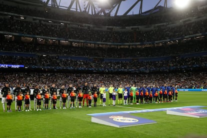 Los jugadores del Real Madrid y el Chelsea, momentos antes del partido.