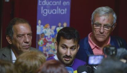 El consejero Vicent Marzà, con Miguel Soler y Joan Ribó, en su visita al colegio Federico García Lorca.