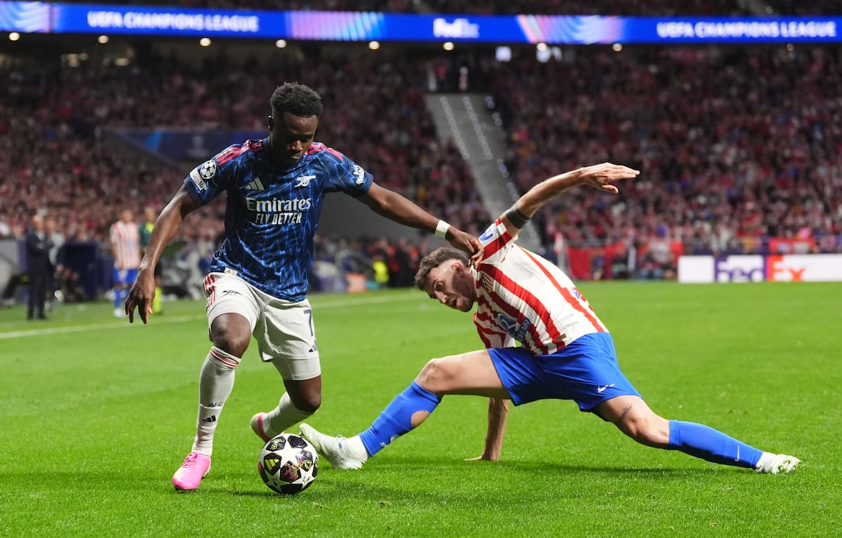 Saka vuelve tras su lesión y el Arsenal recupera su poder regateador rumbo al Atlético de Madrid