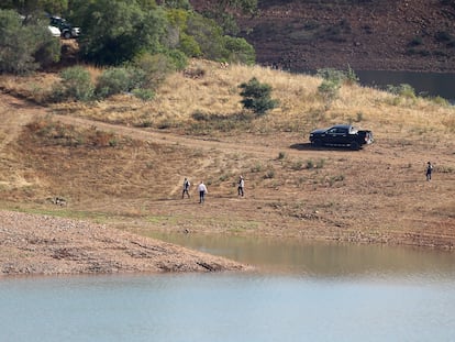 A police search team walk on the shore of the Arade dam near Silves, Portugal, on May 24, 2023.