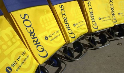 Carros para carteros de Correos. 