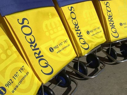 Carros para carteros de Correos. 