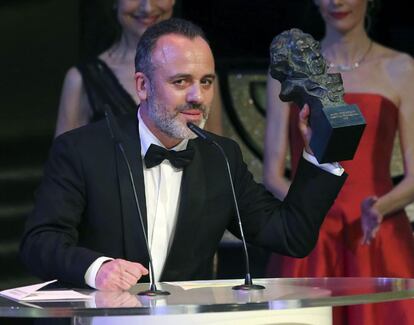 L'actor Javier Gutiérrez rep el premi al millor actor protagonista pel seu paper a 'La isla mínima'.