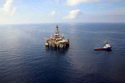 Plataforma petrolífera <i>Casablanca,</i> frente a la costa de Tarragona, donde se produjo el vertido.