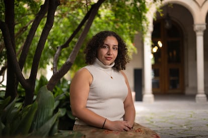 Mónica de los Ángeles Rivera, en el centro de Barcelona el 14 de abril.