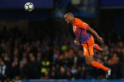 El defensa belga del Manchester City, Vincent Kompany, durante el partido de fútbol de la Liga Premier inglesa entre el Chelsea y el Manchester City, en el estadio Stamford Bridge de Londres.