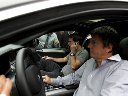 Messi y su padre, a la llegada a una concentraci&oacute;n de Argentina en Buenos Aires. 