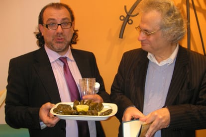 Amin Maalouf (derecha), en la presentación de su libro.