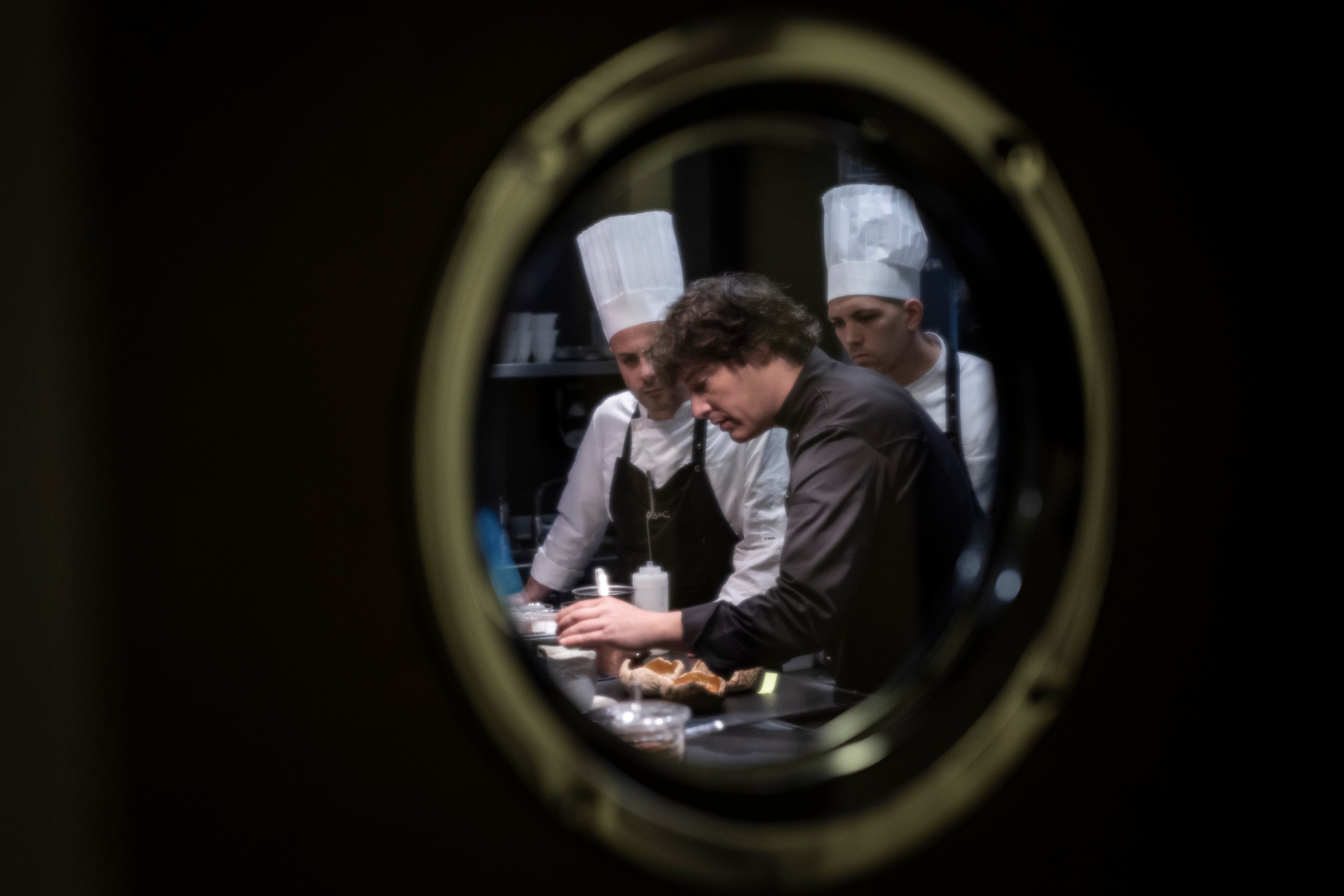 Jordi Cruz, el miércoles, durante el servicio del almuerzo en el restaurante ABaC.  