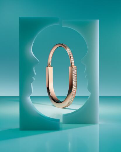 El Lock de Tiffany & Co., inspirado en un candado de 1883, es una de las piezas reinterpretadas en las fotografías de la serie 'Con Amor, Desde 1837'.