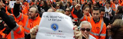 Una concentración en la Plaza Alta de Algeciras (Cádiz) en apoyo a los estibadores.