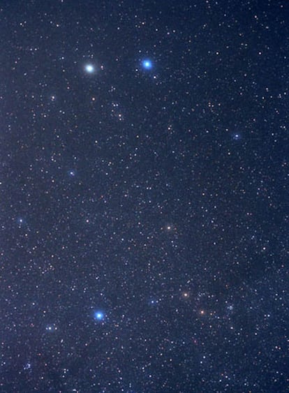 Las estrellas brillantes Castor y Pollux, pertenecientes a la constelación de Géminis.