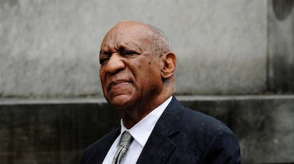 El cómico Bill Cosby a la salida del juzgado.