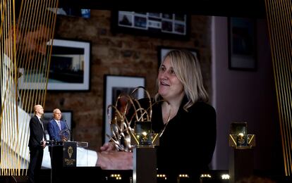 Former Bulgarian national team player Hristo Stoichkov and Jordi Cruyff announce England's Emma Hayes as the winner of the trophy 