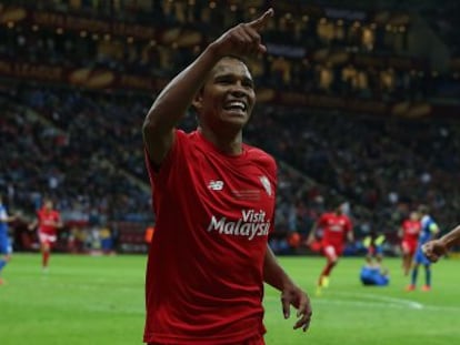 Bacca celebra uno de los goles.