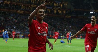 Bacca celebra uno de los goles.