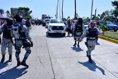 Authorities remove protesters blocking the Boulevard de Las Naciones, on Monday at the beginning of the tennis tournament.