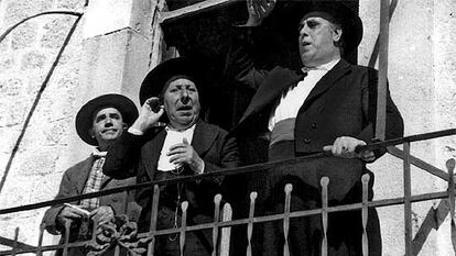 Manuel Morán, José Isbert y Alberto Romea (de derecha a izquierda), en una imagen de la película <i>Bienvenido mister Marshall</i> (1953), de Luis García Berlanga.