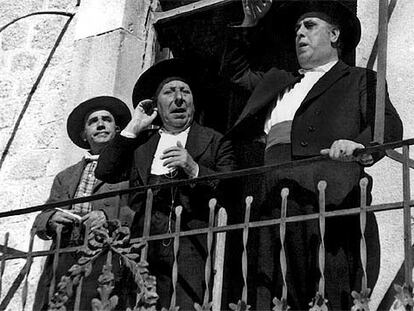 Manuel Morán, José Isbert y Alberto Romea (de derecha a izquierda), en una imagen de la película <i>Bienvenido mister Marshall</i> (1953), de Luis García Berlanga.