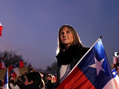 Una mujer, durante un mitin en contra de la Constitución, el 1 de septiembre en Santiago de Chile.