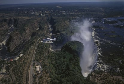 As Cataratas de Vitória no rio Zambeze, no Zimbábue.