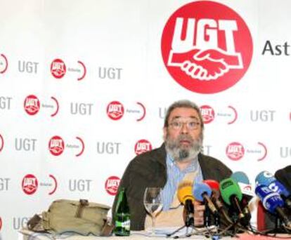 El secretario general de UGT, Cándido Méndez, ayer durante la rueda de prensa ofrecida en Llanera. EFE/Archivo