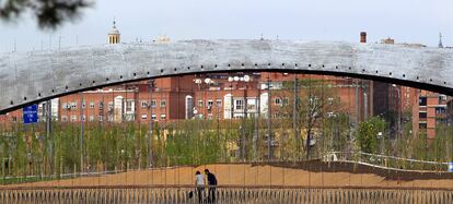 Uno de los dos nuevos <i>puentes cáscara </i>situados cerca de Matadero