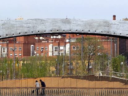 Uno de los dos nuevos <i>puentes cáscara </i>situados cerca de Matadero