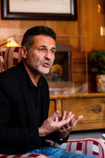 El escritor Khaled Hossein, este miércoles, en Londres