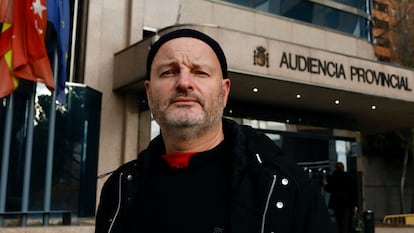 El escultor coruñés Enrique Tenreiro, a su llegada a la Audiencia Provincial de Madrid, el pasado 10 de diciembre.