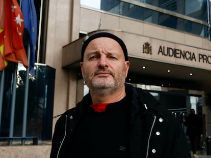 El escultor coruñés Enrique Tenreiro, a su llegada a la Audiencia Provincial de Madrid, el pasado 10 de diciembre.