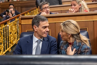 El presidente Pedro Sánchez y la vicepresidenta Yolanda Díaz, en 12 de febrero en el Congreso.