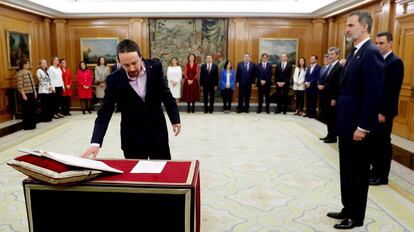 Pablo Iglesias promete su cargo ante Felipe VI en el Palacio de la Zarzuela este lunes.