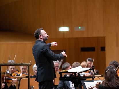 El director Kirill Petrenko al frente de la Filarmónica de Berlín, el viernes en Zaragoza.
