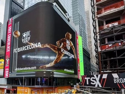 Publicidad del FC Barcelona en una pantalla en Nueva York.