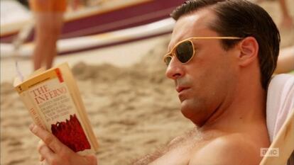 Don Draper lee el 'Infierno' de Dante, en 'Mad Men'.